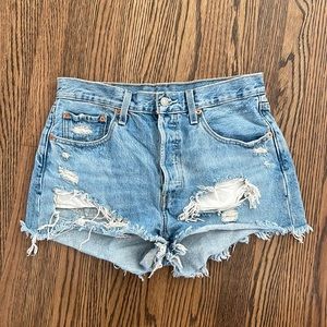 Levis 501 shorts, high waist, destructed, size 28